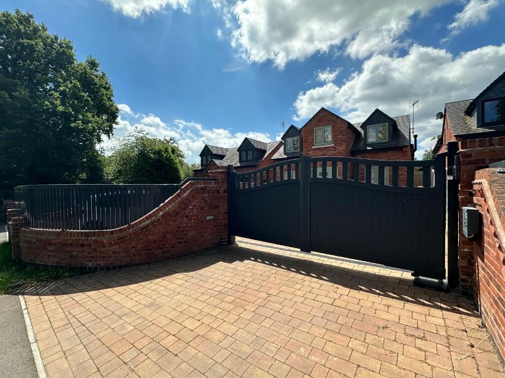 Read more about the article Houndsfield Lane, B90
